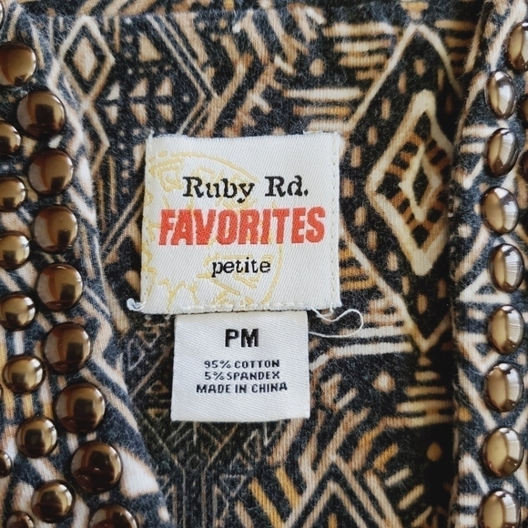 1203 * Ruby Rd Favorites Print Top Tan/Brown/Black Size PM - Picture 3 of 7